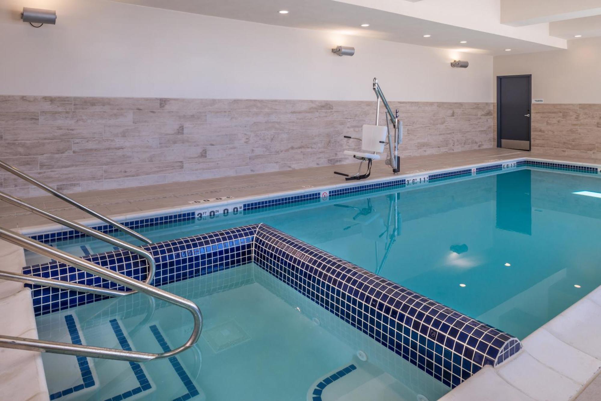 Holiday Inn Detroit Northwest - Livonia By Ihg Экстерьер фото
