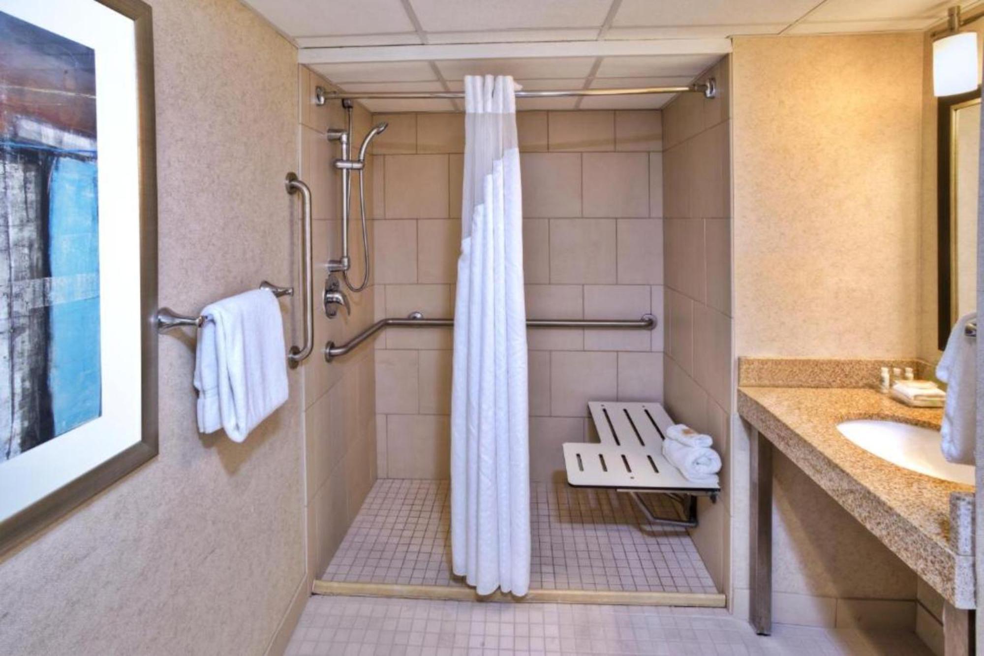 Holiday Inn Detroit Northwest - Livonia By Ihg Экстерьер фото